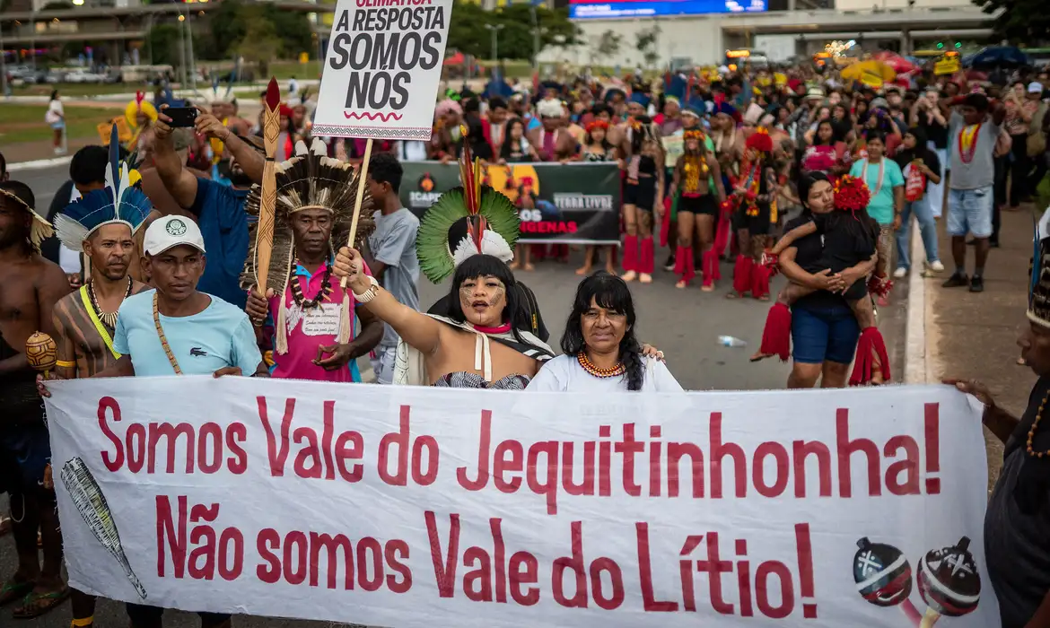 Imagem relacionada à notícia: Maioria dos projetos no Congresso ameaçam indígenas, diz pesquisa