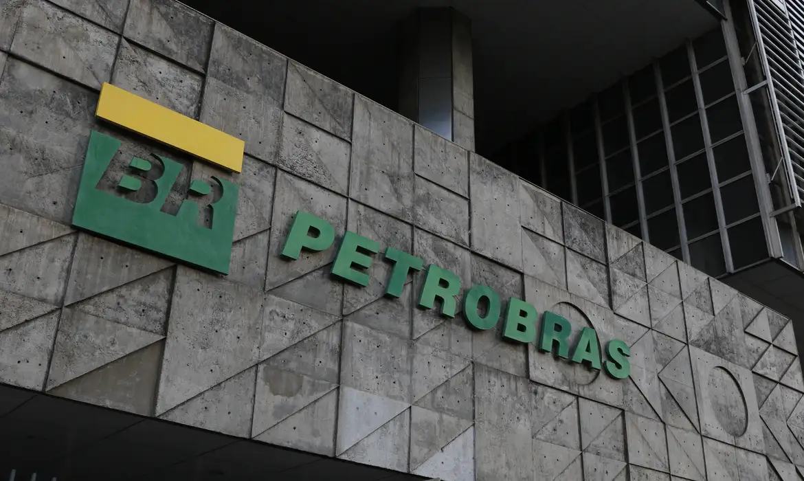 Imagem relacionada à notícia: Petrobras vai buscar petróleo na margem equatorial da Costa do Marfim