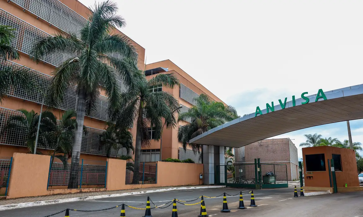 Imagem relacionada à notícia: Anvisa manda apreender medicamento falsificado para câncer de mama