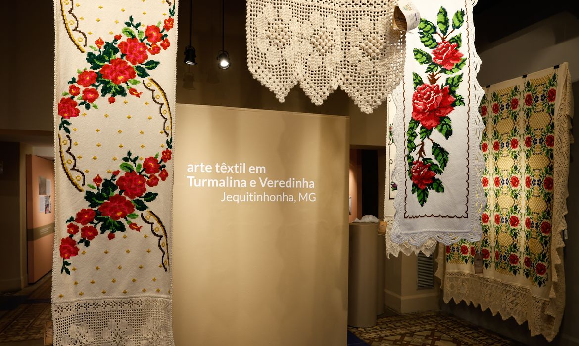 Imagem relacionada à notícia: Museu do Folclore recebe bordados do Vale do Jequitinhonha