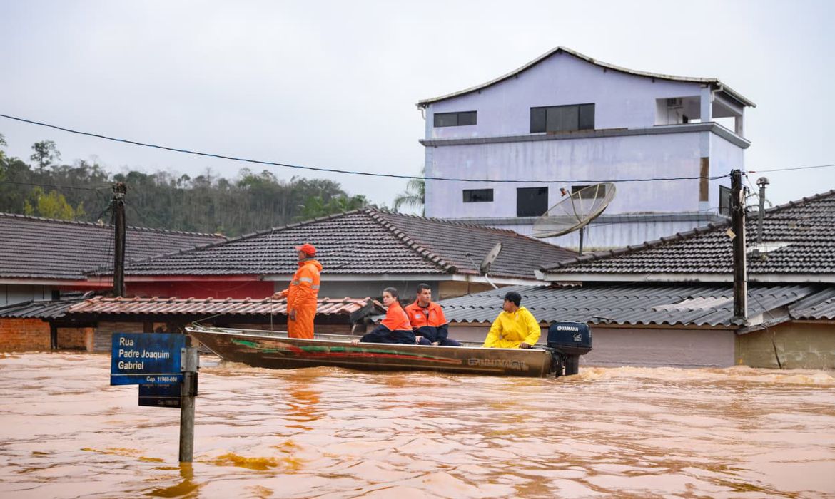 Imagem relacionada à notícia: Chuvas em SP: cidades do Vale do Ribeira estão em estado de emergência