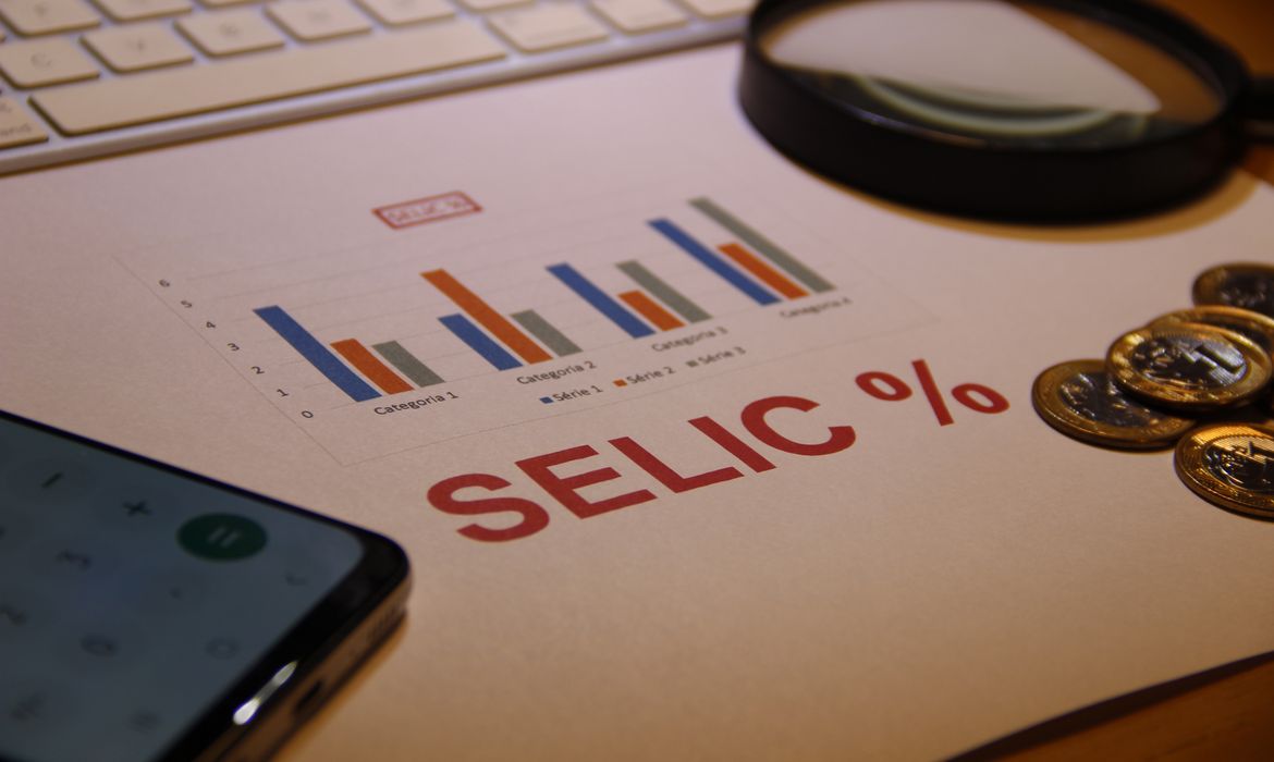 Imagem relacionada à notícia: Mercado reduz projeção da Selic para 13,50%