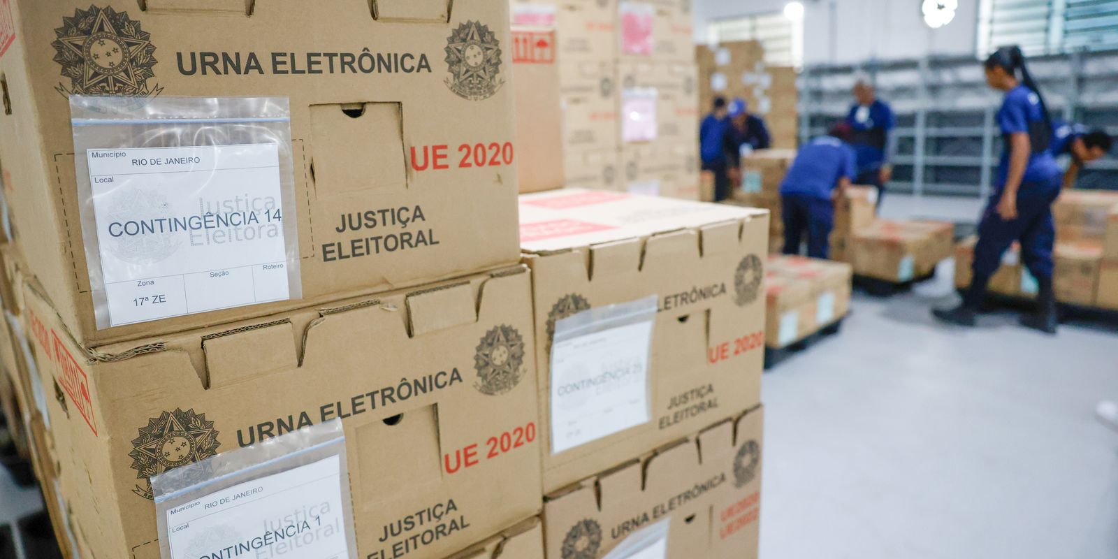 Imagem relacionada à notícia: Tribunais distribuem urnas e preparam sessões para eleição