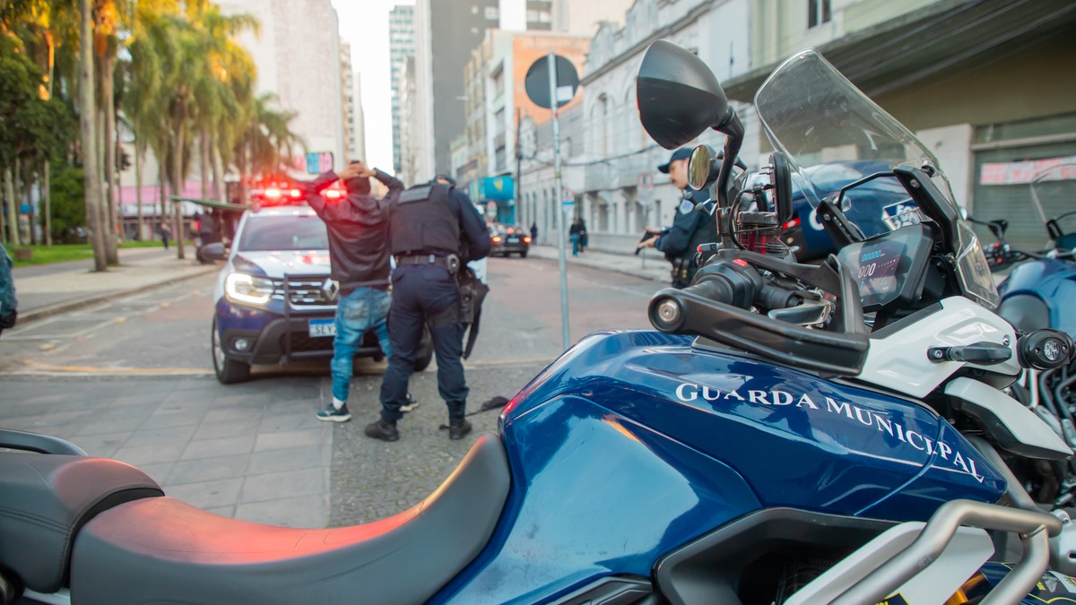 Guarda Municipal e PM ampliam operação no Centro de Curitiba