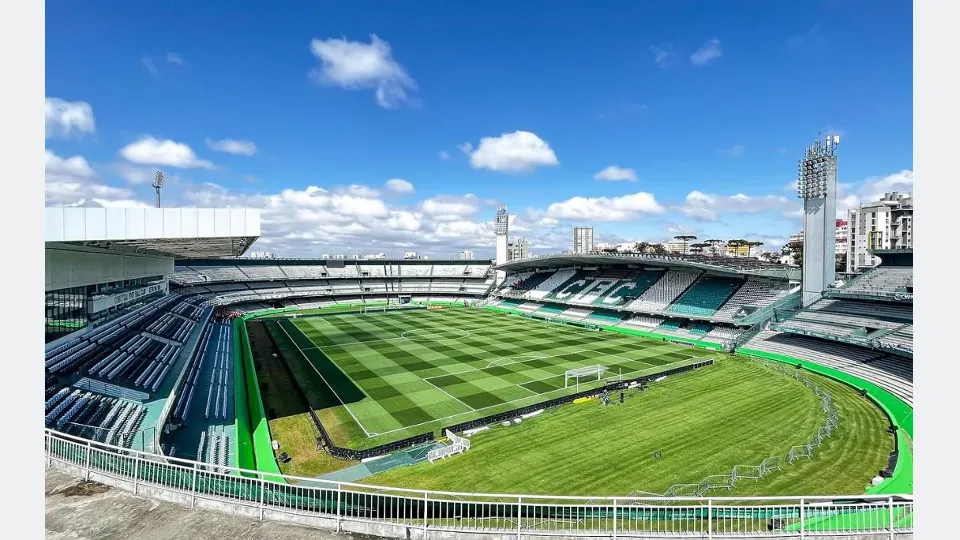 Vista do Estádio Couto Pereira, em Curitiba, palco dos próximos confrontos do Coritiba contra Grêmio e Vitória.
