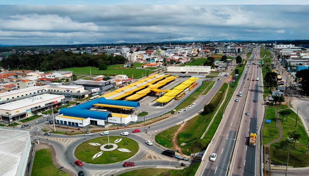 Homem morre atropelado após cair de barranco ao lado de terminal em Fazenda Rio Grande