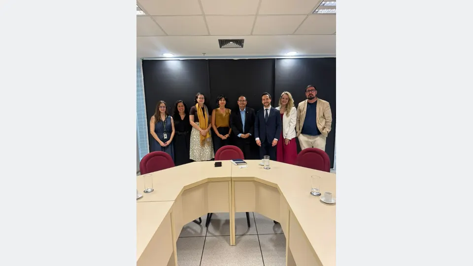 Representantes da Prefeitura de Curitiba e do governo federal discutem proposta de programa habitacional de aluguel social em Brasília. Usar somente se a fotografia retratar essa reunião.