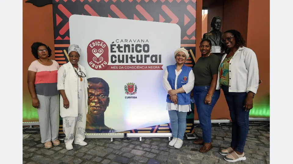 Arte oficial da Caravana Étnico Cultural de Curitiba anuncia inscrições de 21 a 28 de outubro de 2026.