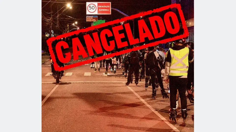 Arte oficial do Urban das Bruxas cancelado em Curitiba, com patinadores em via pública e aviso de cancelamento em vermelho.