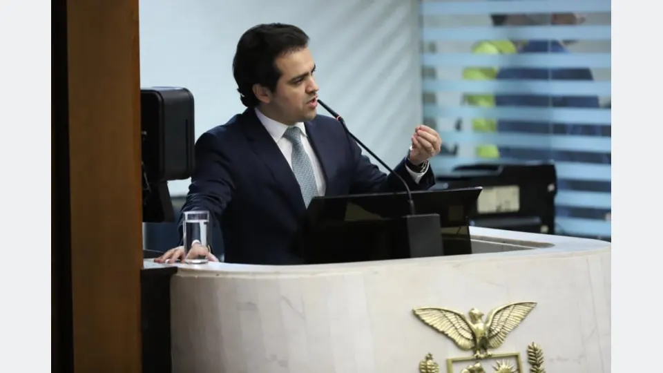 Deputado estadual Luiz Fernando Guerra em atividade parlamentar no Paraná.