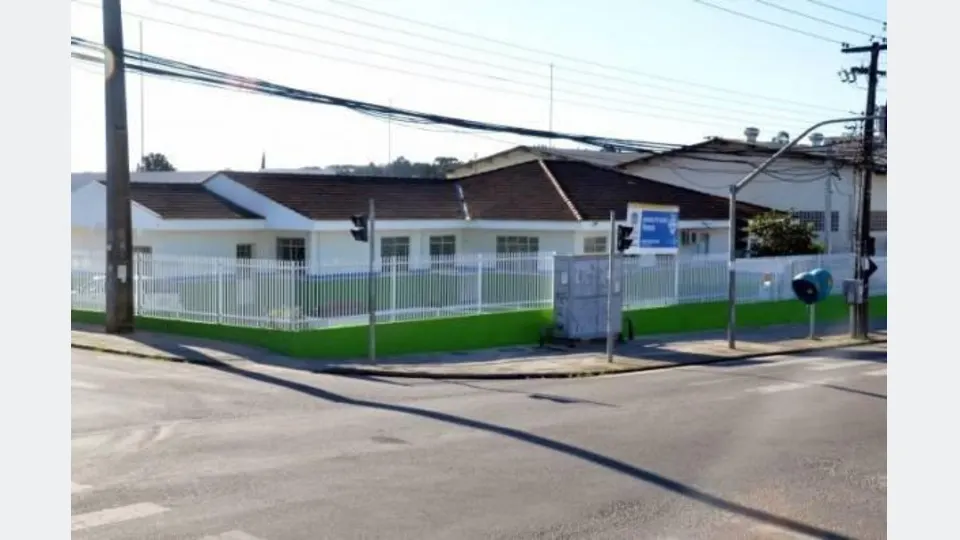 Fachada da Unidade de Saúde Vila Verde, na Rua Emílio Romani, na Cidade Industrial de Curitiba