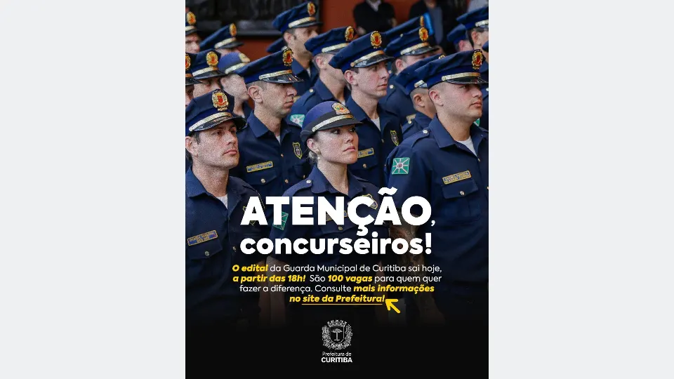 Guardas municipais de Curitiba uniformizados durante cerimônia; concurso da corporação teve nova etapa divulgada.