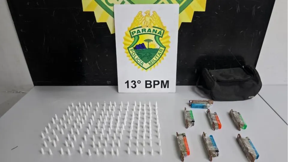 Material apreendido pela Polícia Civil durante operação de combate ao tráfico de drogas em Ribeirão do Pinhal, Paraná.