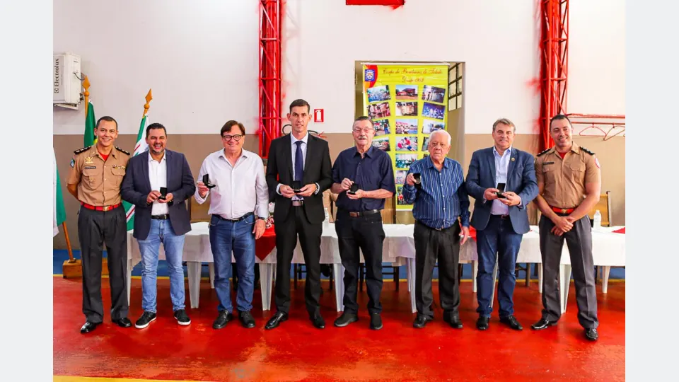Solenidade oficial de inauguração do 14º Batalhão de Bombeiro Militar em Toledo, com participação de autoridades e integrantes do Corpo de Bombeiros do Paraná.