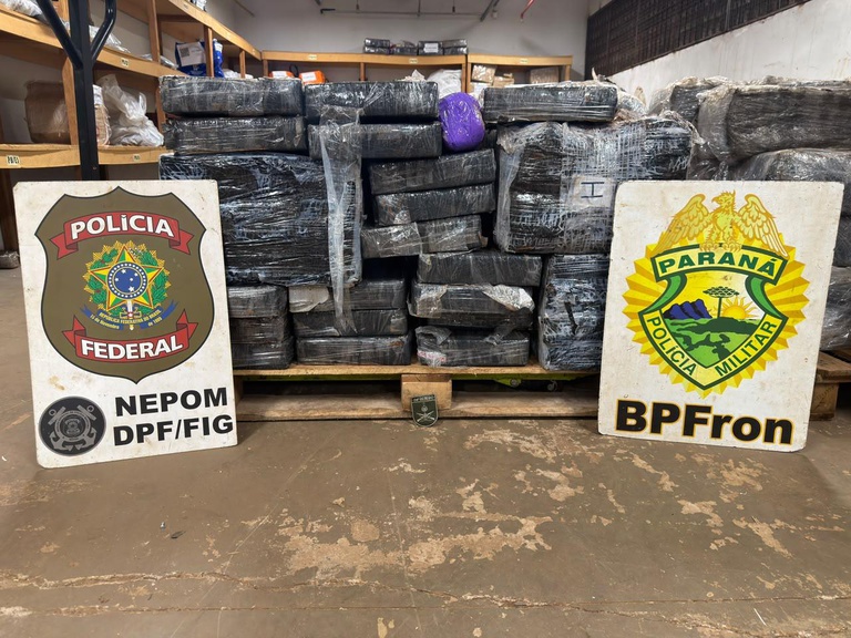Fardos de maconha apreendidos em operação das forças de segurança em Foz do Iguaçu, no Oeste do Paraná.