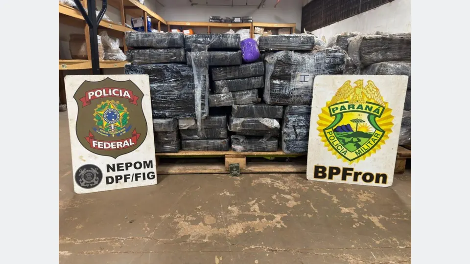 Fardos de maconha apreendidos em operação das forças de segurança em Foz do Iguaçu, no Oeste do Paraná.