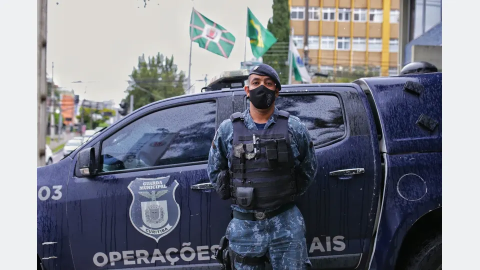 Guarda Municipal de Curitiba durante patrulhamento; imagem de arquivo ilustra ocorrência no bairro Boa Vista.
