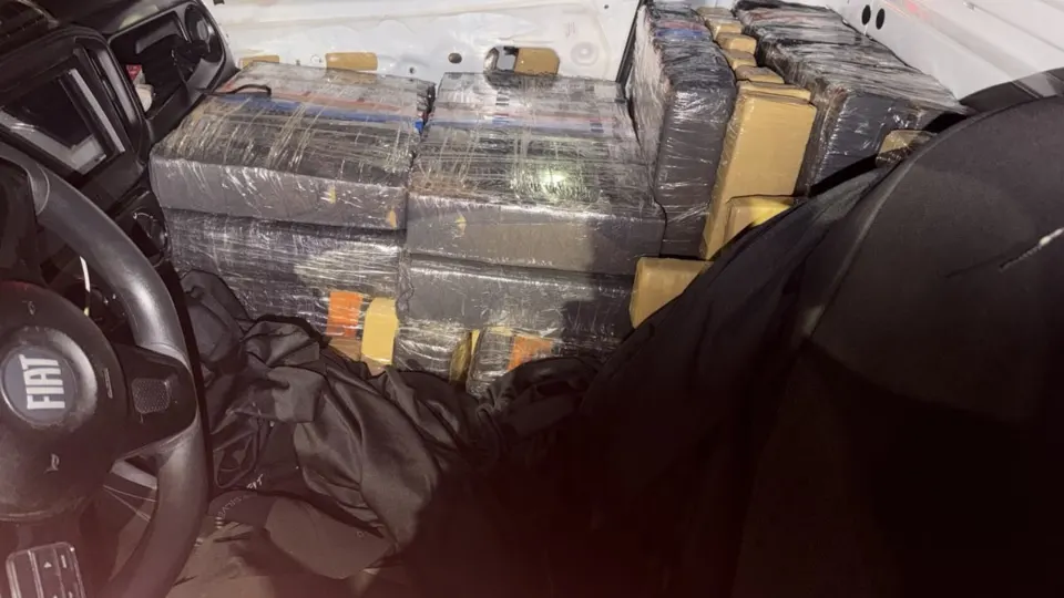 PF apreende 377 quilos de maconha após perseguição na BR-277 em Guarapuava