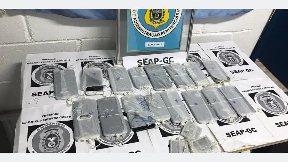 Celulares apreendidos Complexo Penitenciário de Gericinó, no Rio - Divulgação Seap/RJ