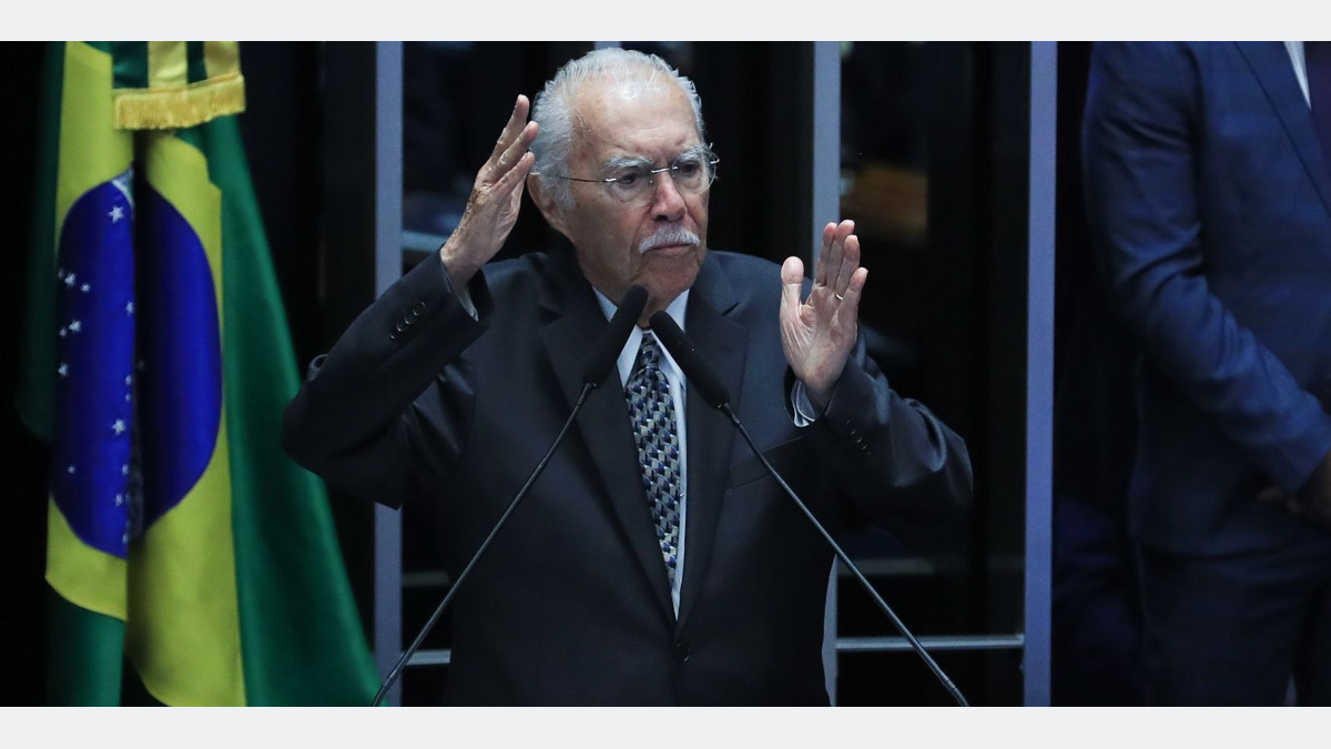 Imagem relacionada à notícia: José Sarney é internado em UTI após procedimento abdominal
