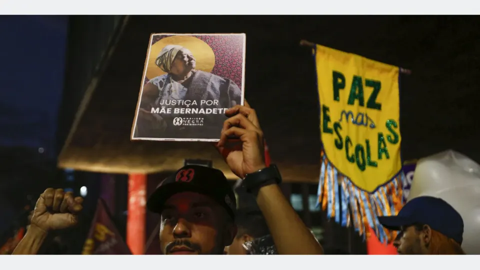 São Paulo ( SP) 24/08/2023 - Jornada dos Movimentos Negros Contra a Violência Policial. Os atos são em defesa de investigação rigorosa e punição aos assassinos de Mãe Bernadete Pacifico.
Foto: Paulo Pinto/Agência Brasil