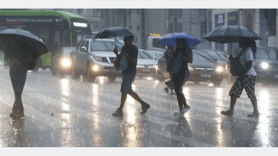 São Paulo (SP), 06/11/2024 - Chuva forte atinge o centro de São Paulo no final da tarde. Foto: Paulo Pinto/Agência Brasil
