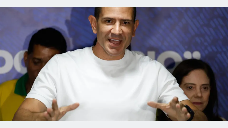 Rio de Janeiro (RJ), 08/10/2026 – O candidato ao governo do Estado Douglas Ruas (PL) faz pronunciamento após decisão TSE e aguarda retotalização dos votos do 1° turno que o declararia eleito. Foto: Fernando Frazão/Agência Brasil