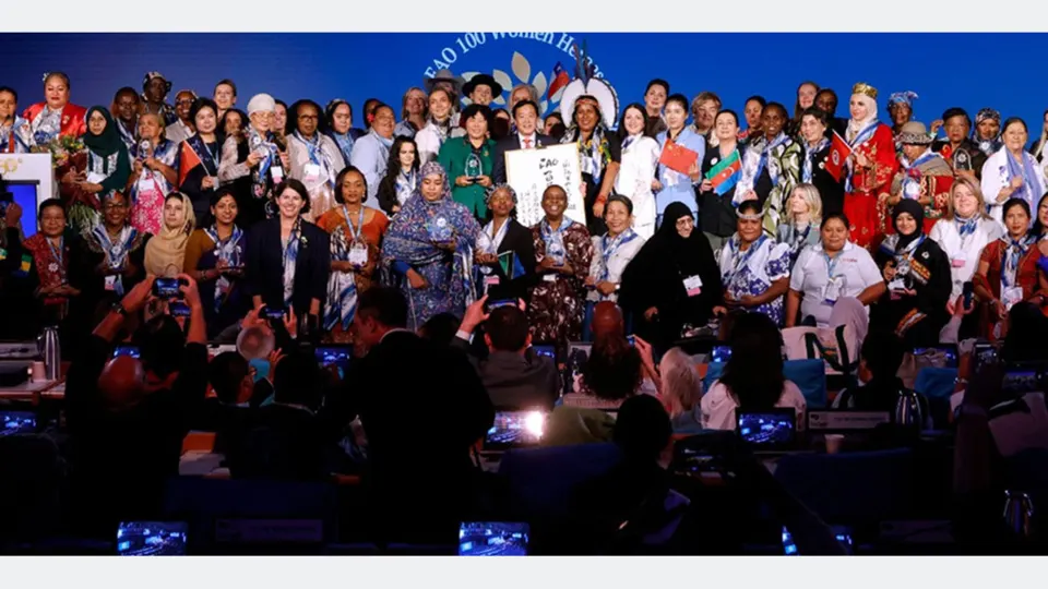 Roma, 16/10/2026 - A Organização das Nações Unidas para a Alimentação e a Agricultura (FAO) homenageou hoje 100 Mulheres Heroínas nos Sistemas Agroalimentares e no Desenvolvimento Rural , reconhecendo mulheres de todo o mundo cujo trabalho está fazendo a diferença nos sistemas agroalimentares e nas comunidades rurais. Pescadoras brasileiras recebem título de heróinas em premiação da FAO Foto: FAO/Divulgação
