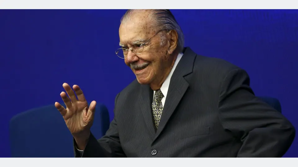 O ex-presidente da República, José Sarney, durante solenidade de transmissão de cargo do ministro dos Transportes, Renan Filho.