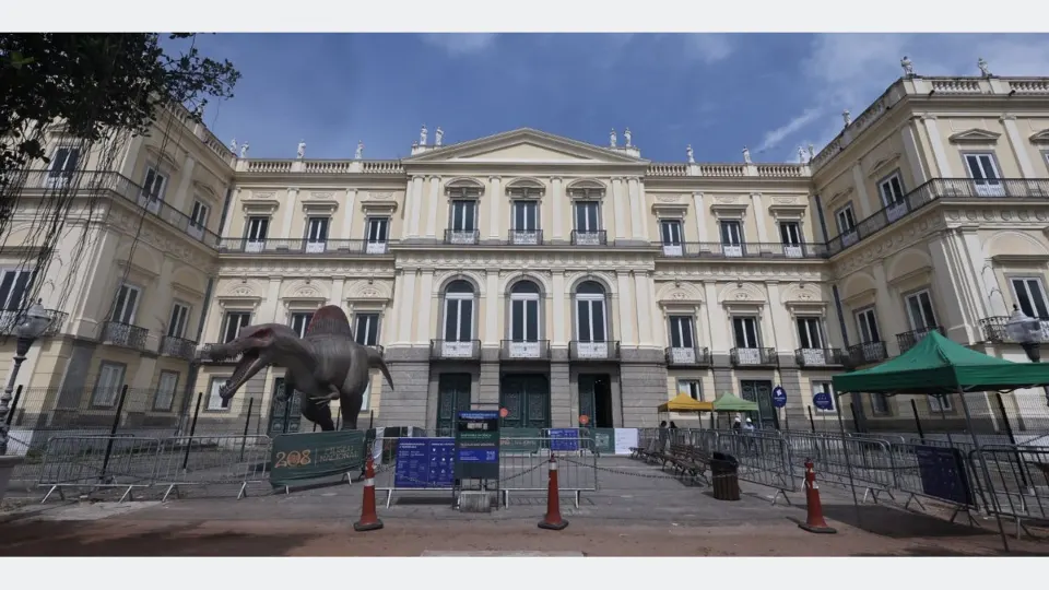 Rio de Janeiro (RJ), 15/10/2026 - O ministro da Educação, Leonardo Barchini, anunciou, o investimento de R$ 10 milhões para dar continuidade aos trabalhos de recuperação do Museu Nacional da Universidade Federal do Rio de Janeiro (UFRJ), que passou por um grande incêndio em 2018. Foto: Bruna Araújo/MEC
