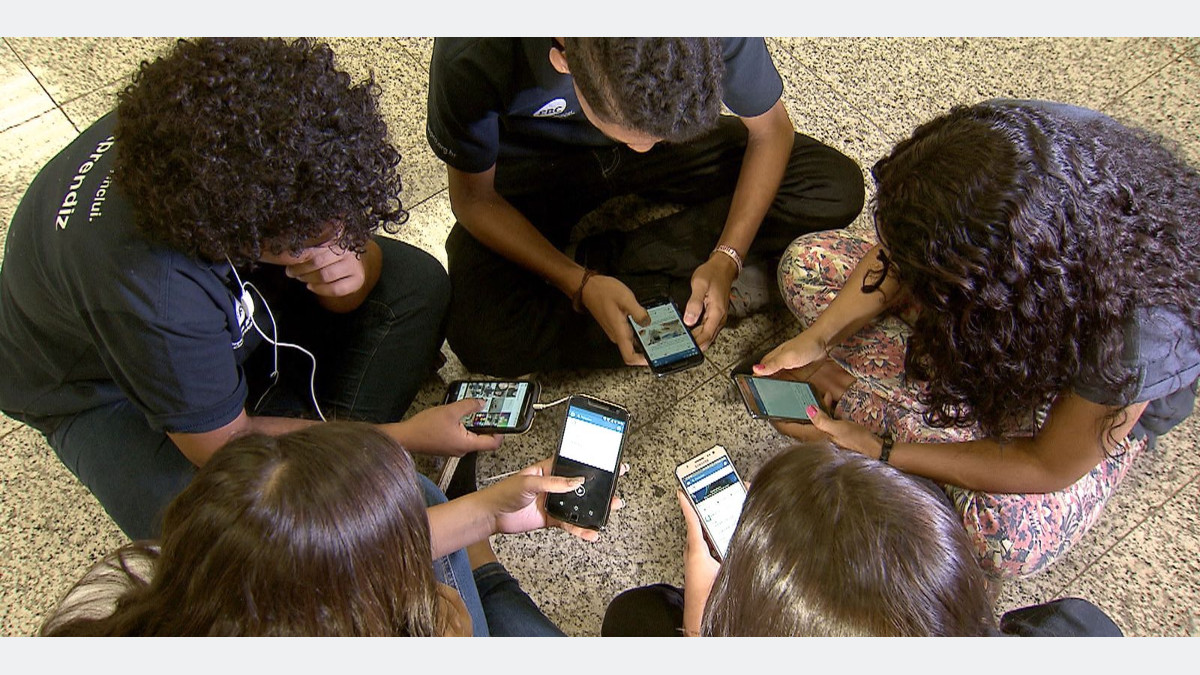 Imagem relacionada à notícia: Pesquisa mostra que 82% são contra crianças de até 3 anos com celular