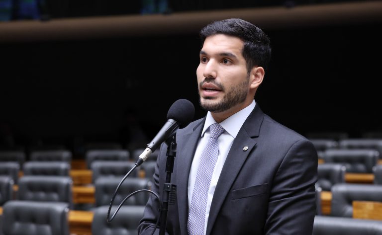 Imagem relacionada à reportagem Projeto prevê desconto em multas para motoristas e entregadores de aplicativo