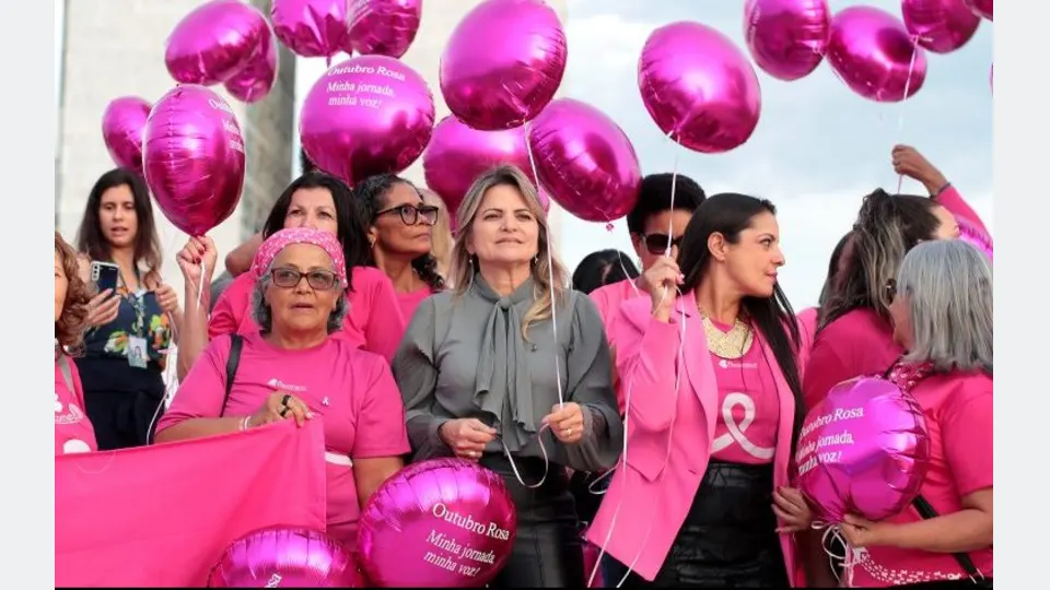 Imagem relacionada à reportagem Outubro Rosa: Deputada da Secretaria da Mulher da Câmara fala sobre a importância do diagnóstico precoce