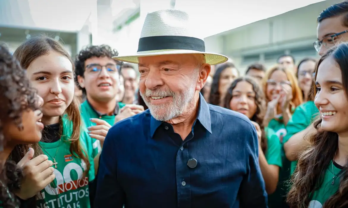 Imagem relacionada à reportagem Em Pernambuco, Lula cresce e se aproxima dos 60%, enquanto Flávio Bolsonaro recua a menos de 30%, diz AtlasIntel