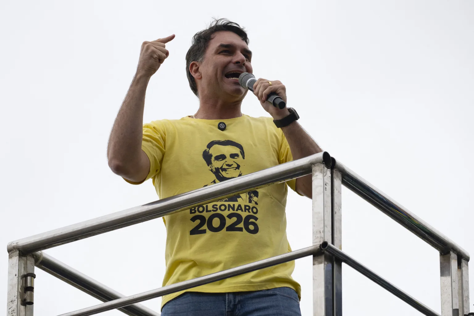 Imagem relacionada à reportagem Cenário do STF ‘beneficia candidatura do caos’, que é a de Flávio Bolsonaro, diz cientista político