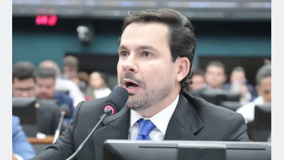 Imagem relacionada à reportagem Comissão de Constituição e Justiça aprova fim de taxa de fiscalização sobre telefones celulares