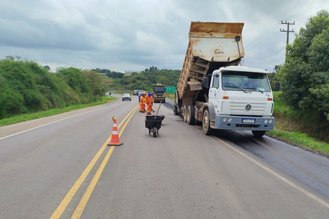 PR-340 em Castro tem tráfego alterado com sistema pare-e-siga