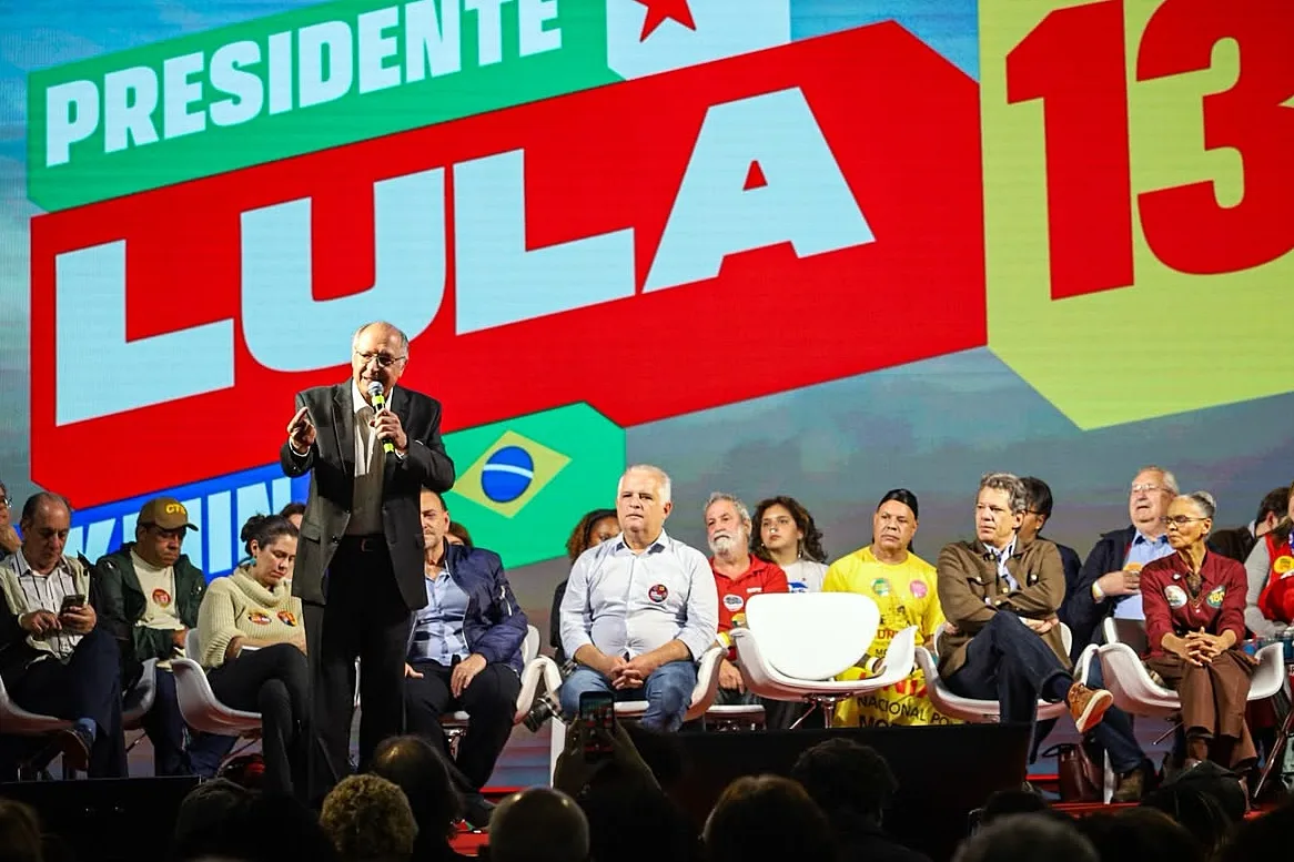 Imagem relacionada à reportagem Em espaço do MST, Alckmin participa de encontro com movimentos populares