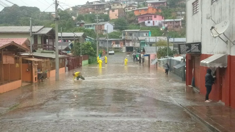 Imagem relacionada à reportagem Temporal causa danos em dezenas de cidades no RS e deixa quatro desaparecidos em Caxias do Sul