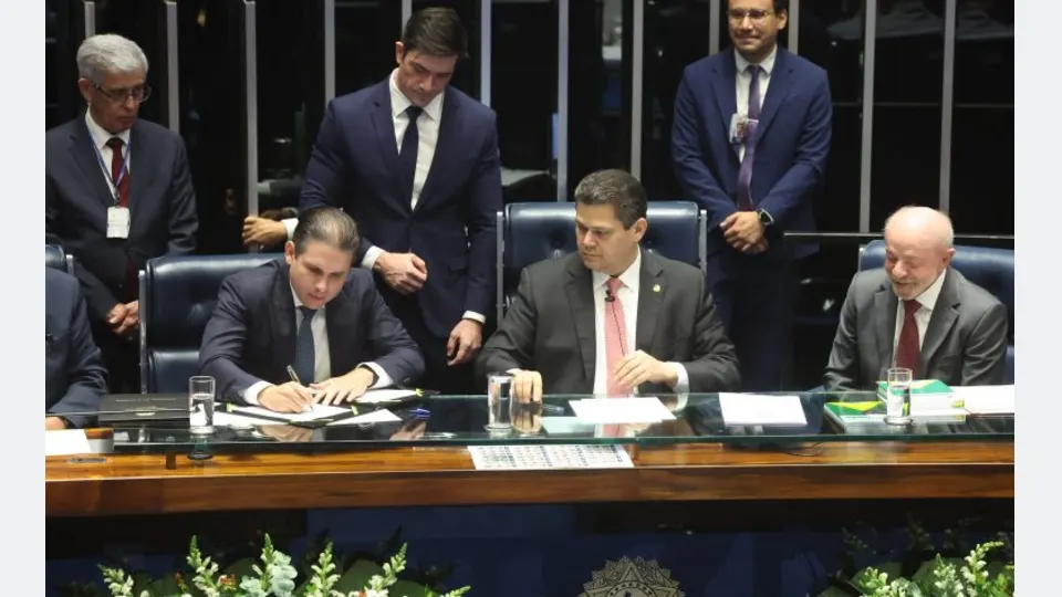 Imagem relacionada à reportagem Congresso promulga aposentadoria especial para agentes de saúde e de combate a endemias