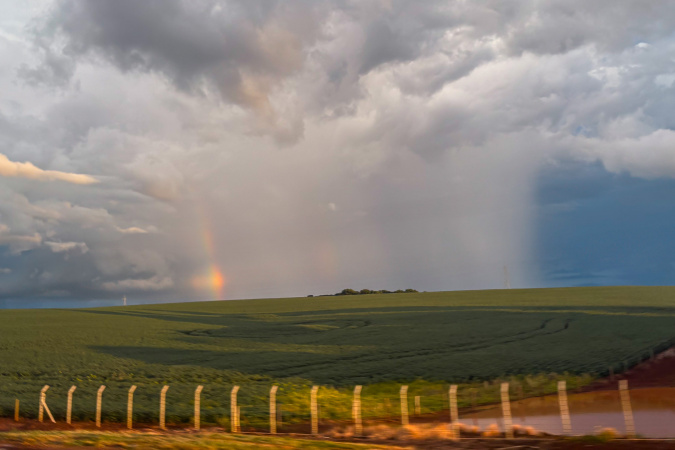 Imagem relacionada à reportagem Semana chuvosa terá gangorra nas temperaturas no Paraná