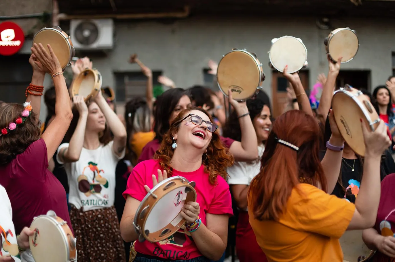 Imersão Batucas reúne samba, pandeiro e canto em oficina para mulheres em Porto Alegre
