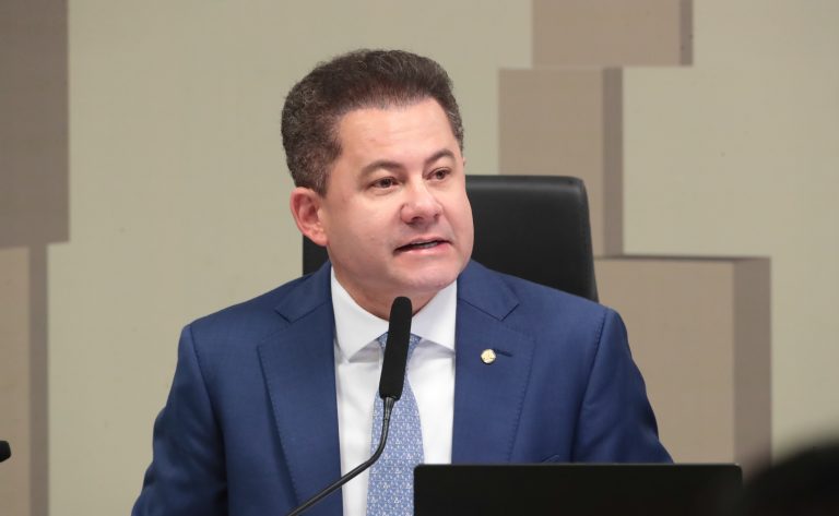 Imagem relacionada à reportagem Projeto isenta entidades religiosas, sindicatos, partidos e escolas da taxa de licenciamento de veículos