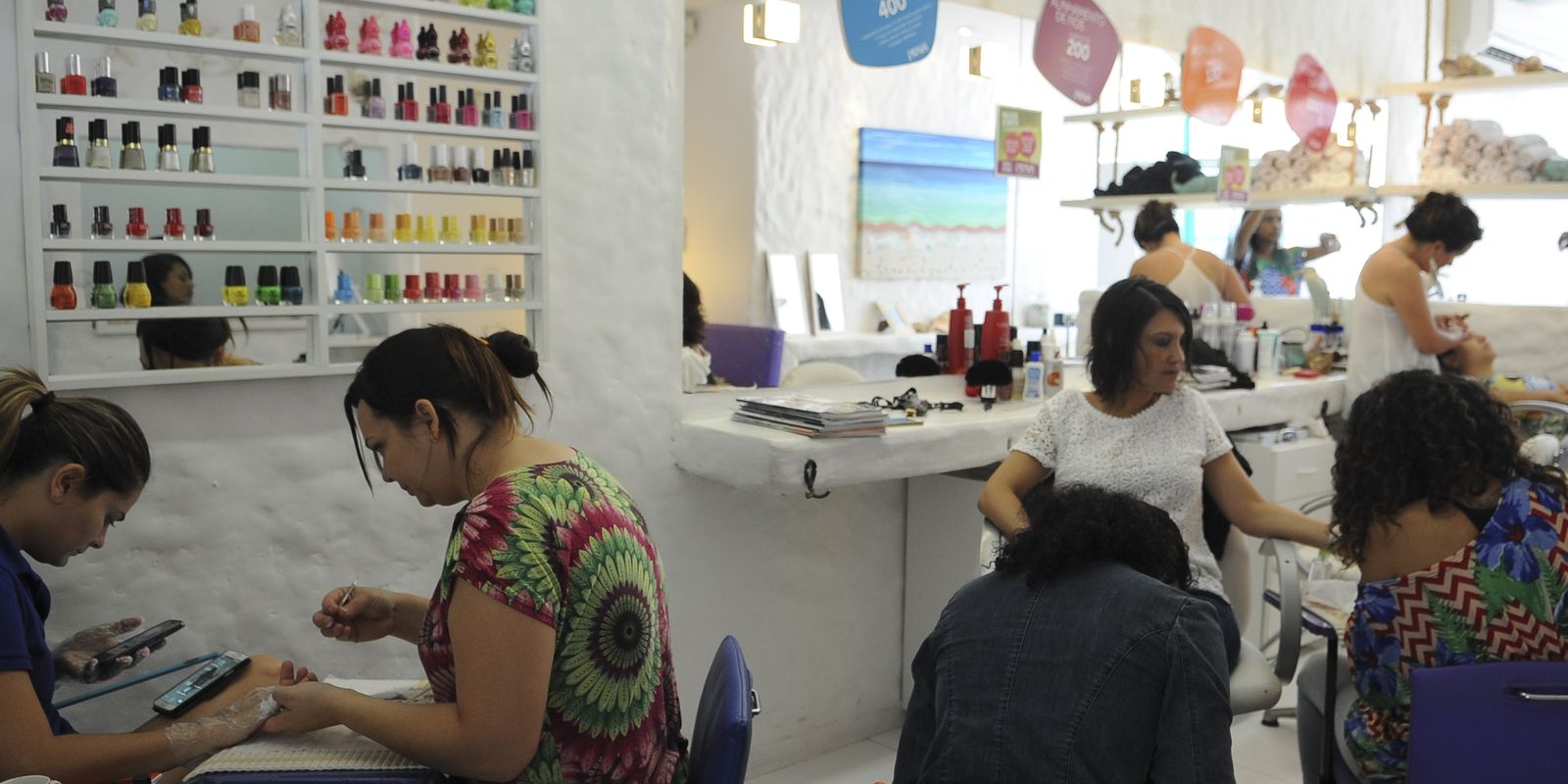 📰 Anvisa proíbe uso de substâncias tóxicas em produtos de unhas em gel