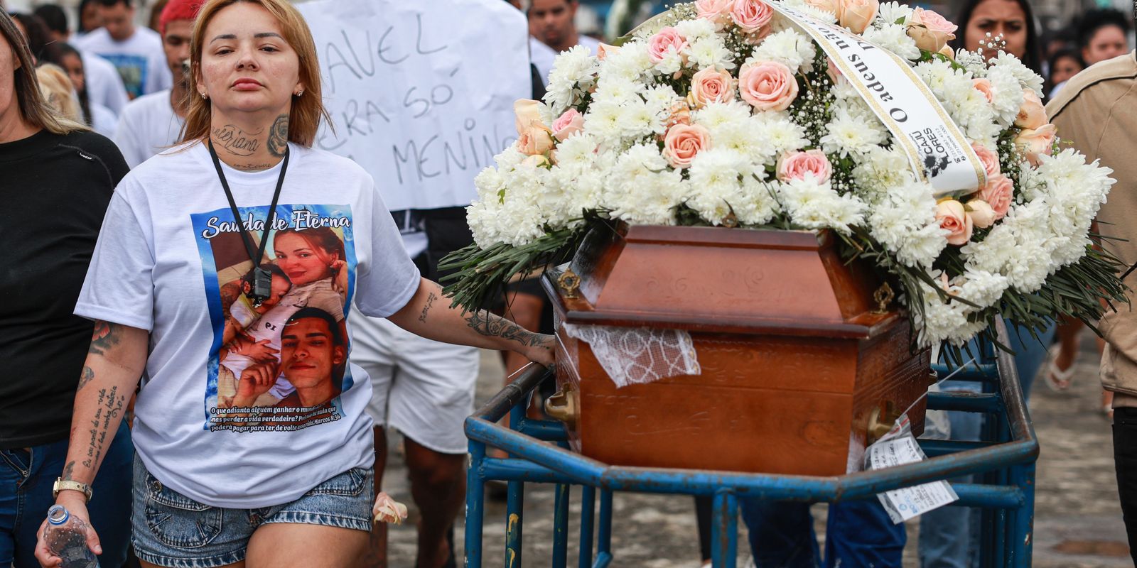 Famílias das vítimas da Operação Contenção deixam o IML sob dor e questionamentos