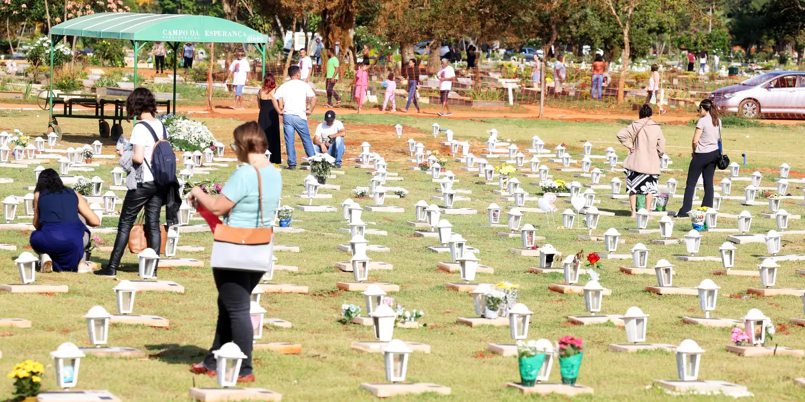 Dia de Finados deve atrair 600 mil visitantes aos cemitérios do DF neste domingo
