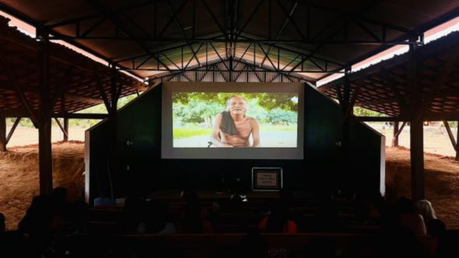 Primeiro cinema indígena do Brasil é inaugurado na aldeia Krahô, no Tocantins