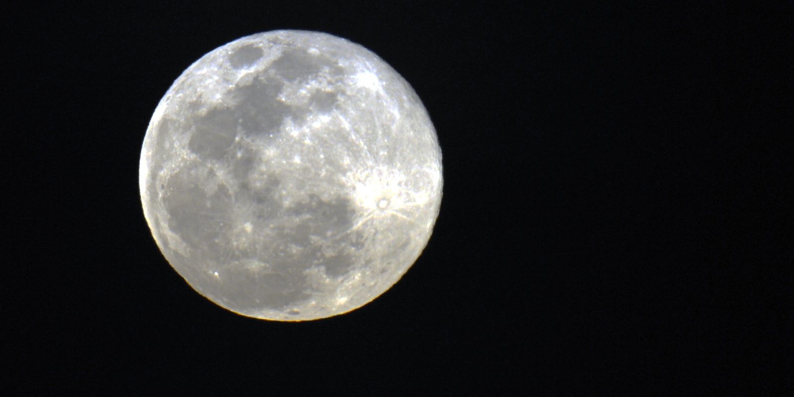 🌕 Superlua de novembro ilumina o céu nesta quarta-feira em todo o Brasil