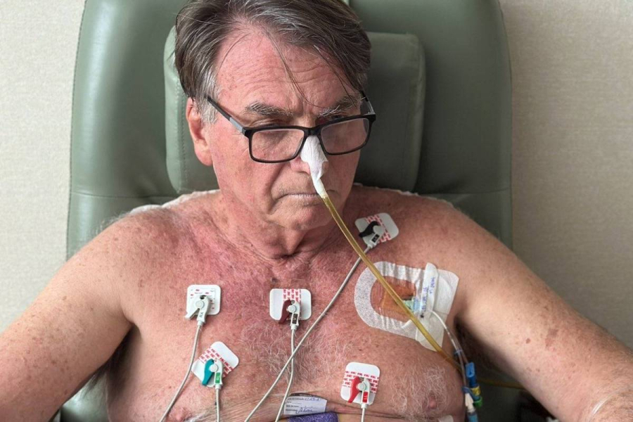 Bolsonaro Usa Cicatrizes e Sondas como Estratégia de Imagem Política