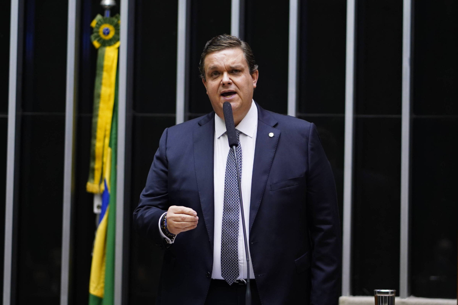 Wolney Queiroz assume Previdência em meio à crise no INSS